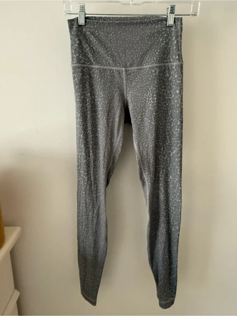 lululemon athletica women’s Charcoal Gray Patterned Leggings